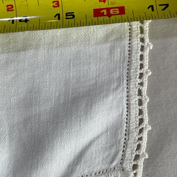 Lot of 2 Vintage Linens Appliqued Table Cloth 30"x30" Crocheted Lace Pce 17'x17" - Picture 10 of 12